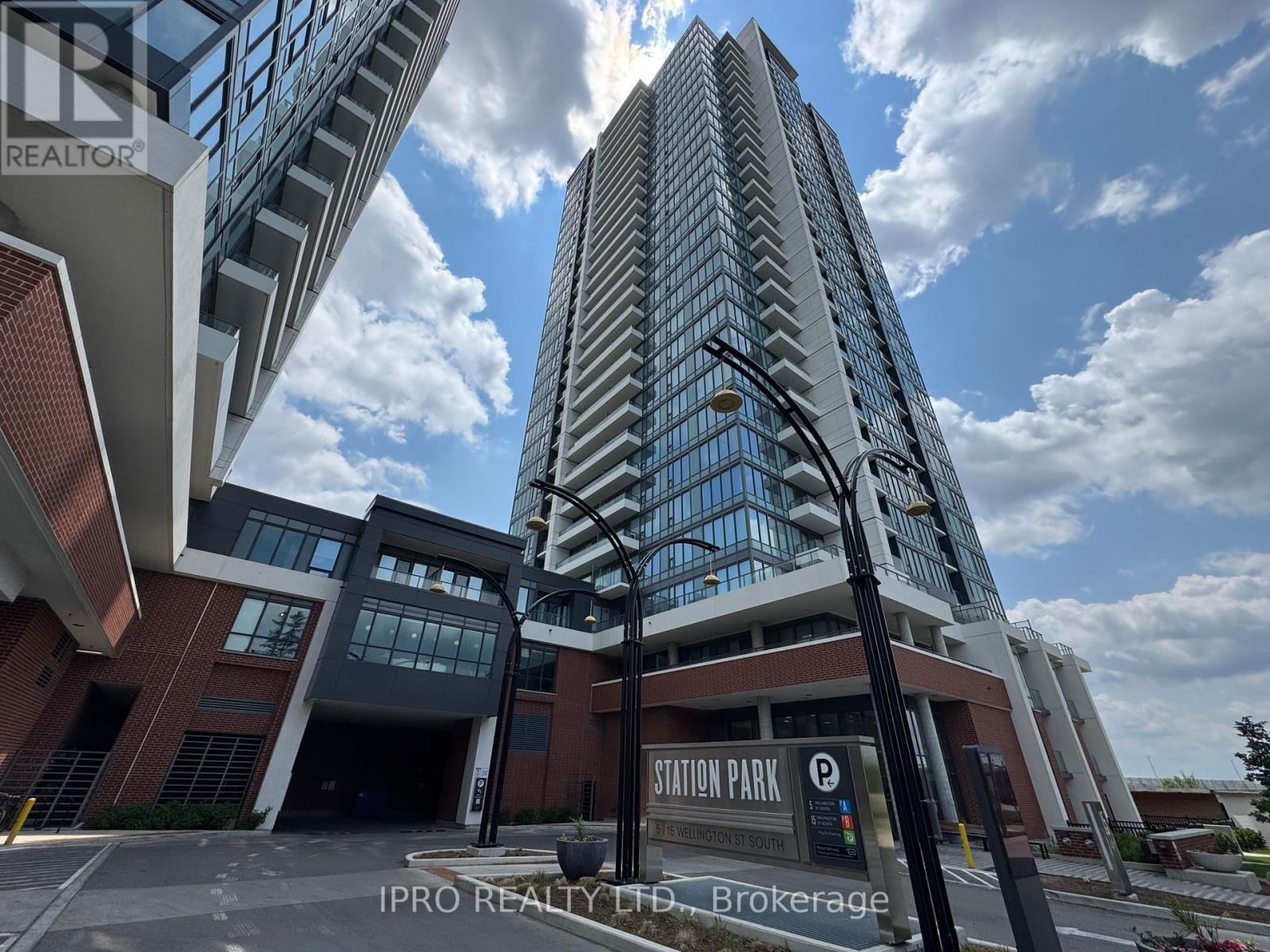 211 - 15 WELLINGTON STREET SOUTH Image 16