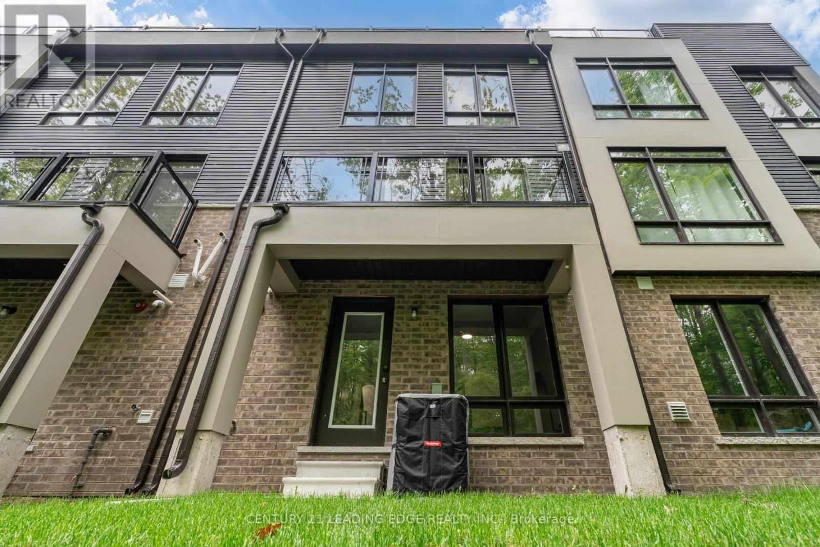 105 MARINA VILLAGE DRIVE Image 32