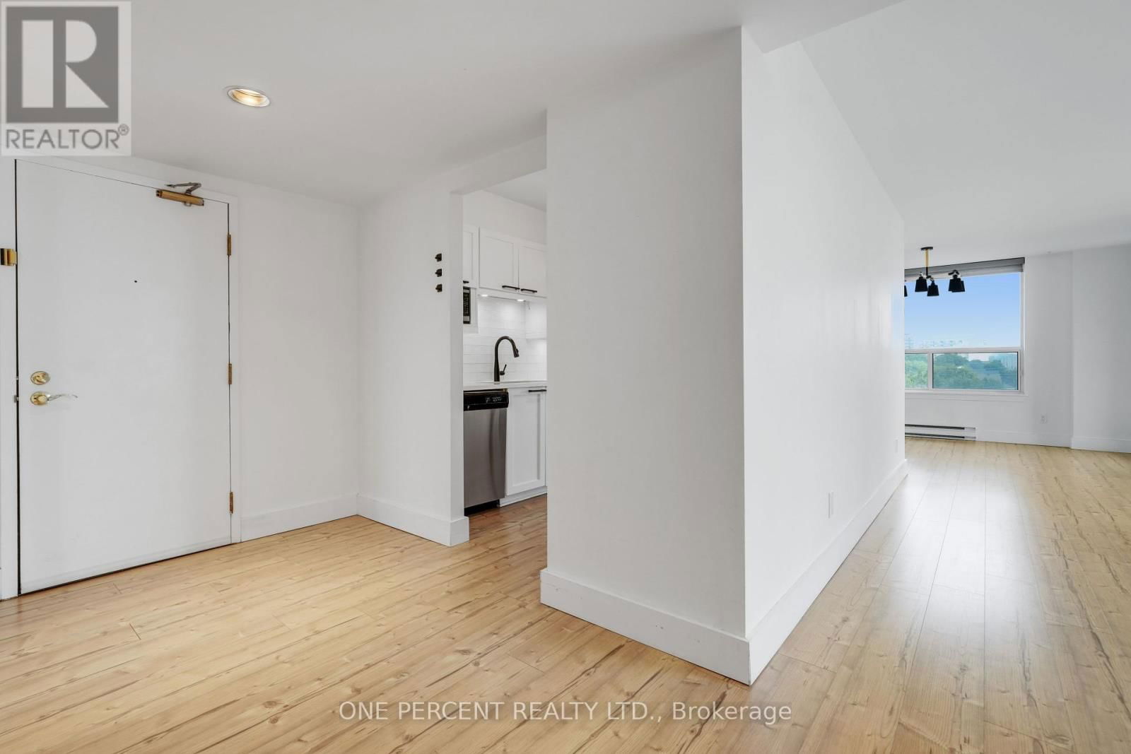 610 - 215 PARKDALE AVENUE Image 10