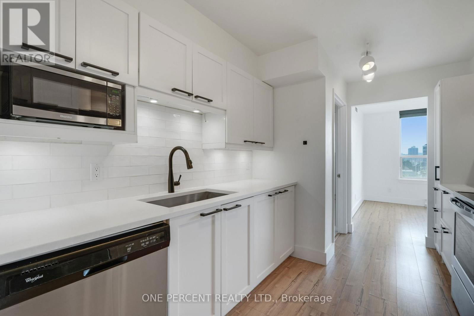 610 - 215 PARKDALE AVENUE Image 11