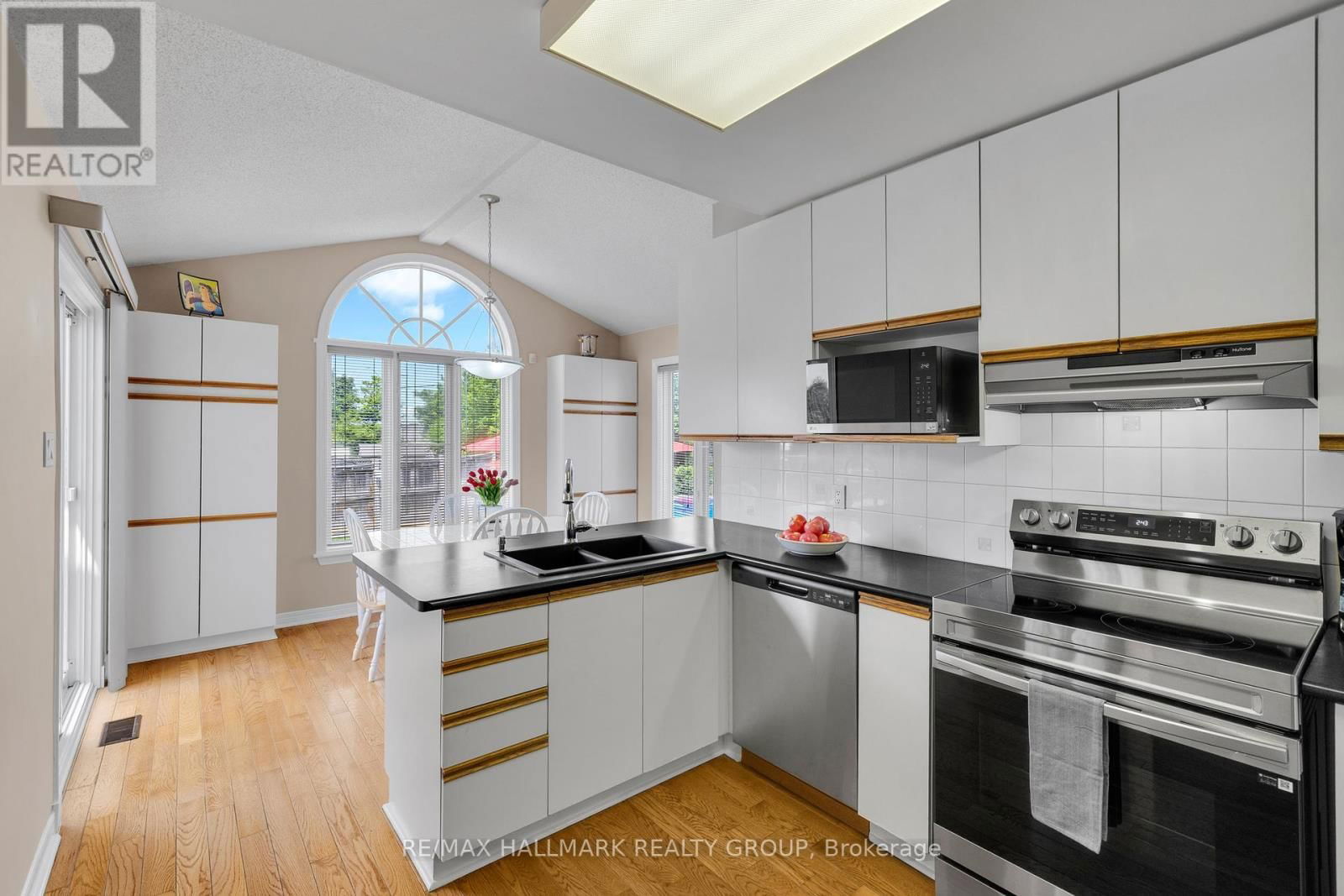 59 FORESTGLADE CRESCENT Image 12