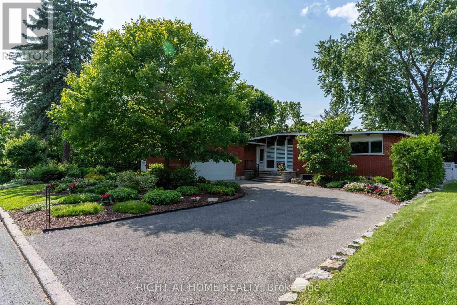 1054 CASTLE HILL CRESCENT Image 2