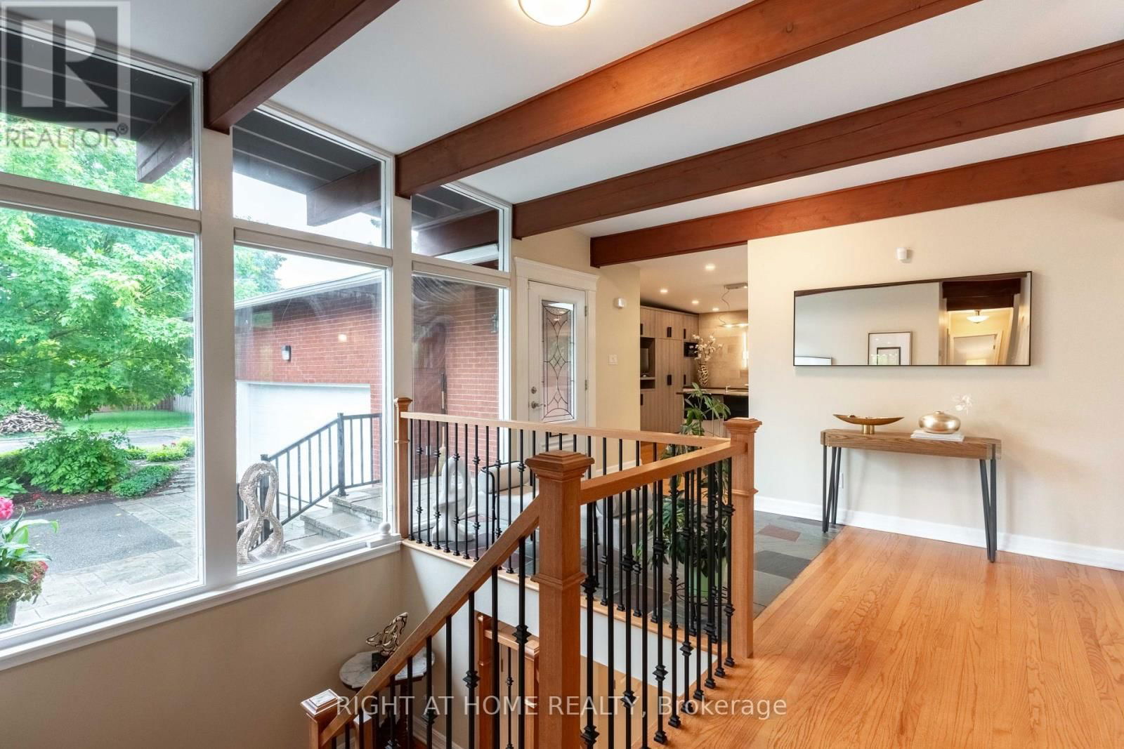 1054 CASTLE HILL CRESCENT Image 4