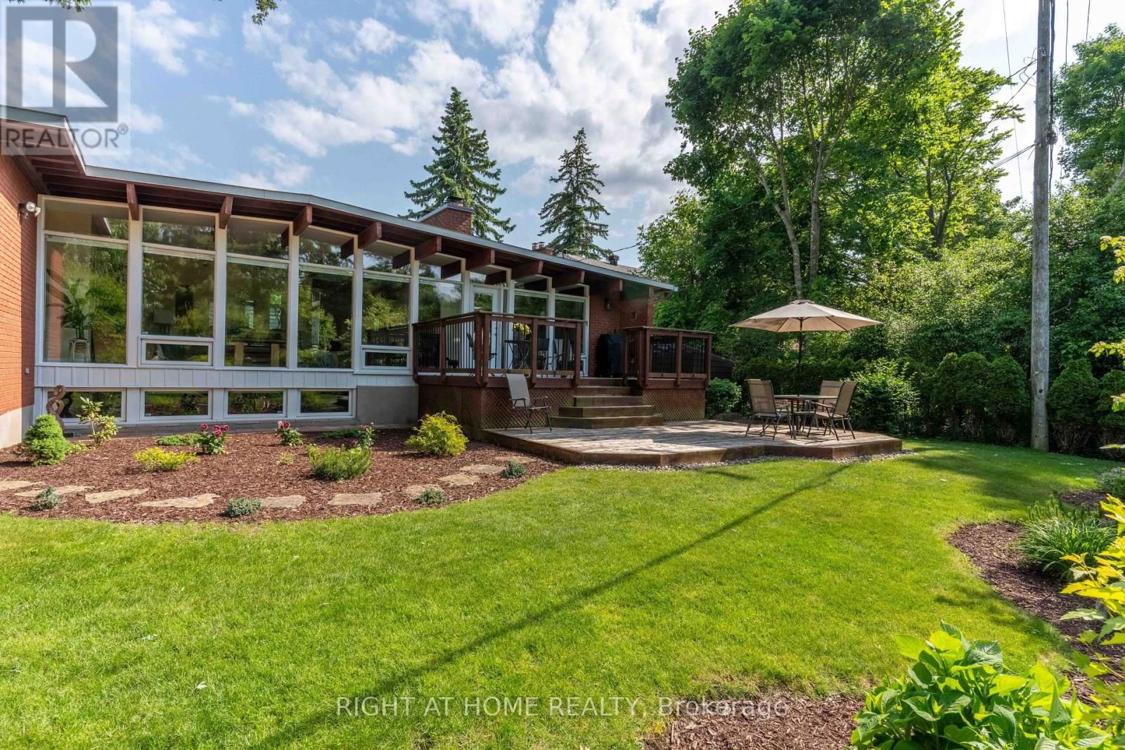 1054 CASTLE HILL CRESCENT Image 43