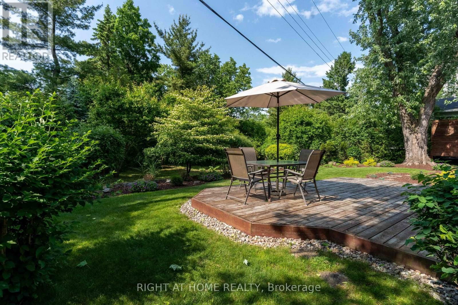 1054 CASTLE HILL CRESCENT Image 44