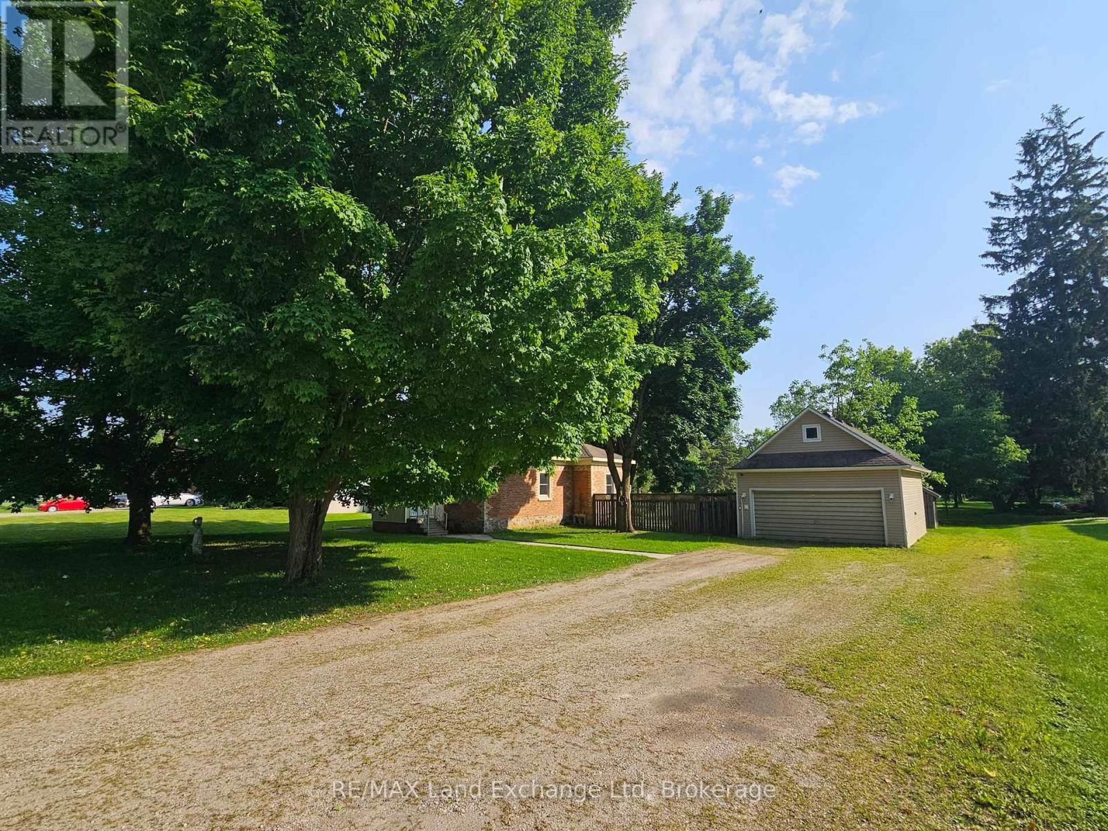 1061 HOWICK STREET Image 10