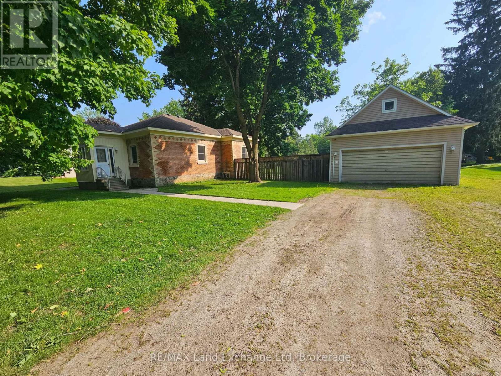 1061 HOWICK STREET Image 11