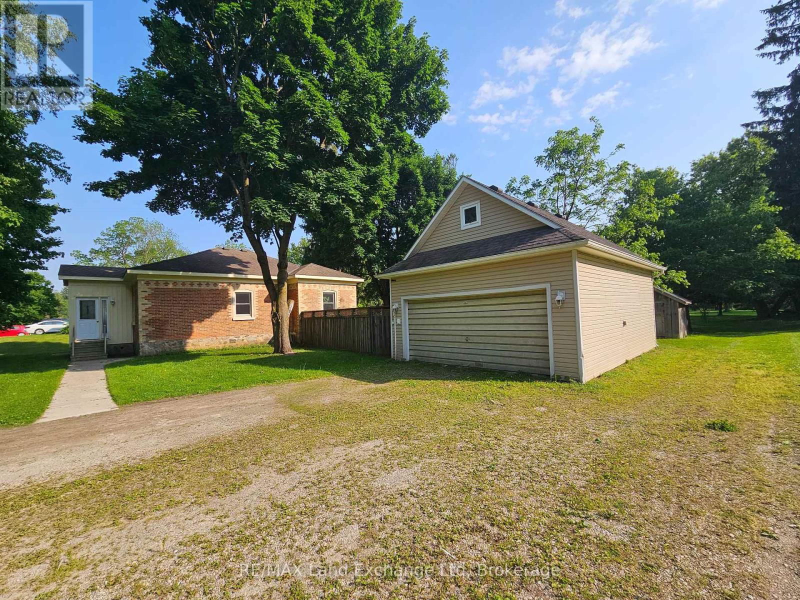1061 HOWICK STREET Image 12