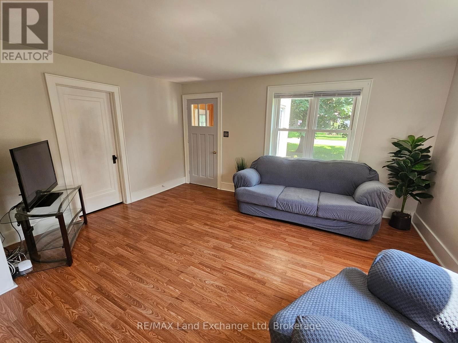 1061 HOWICK STREET Image 17