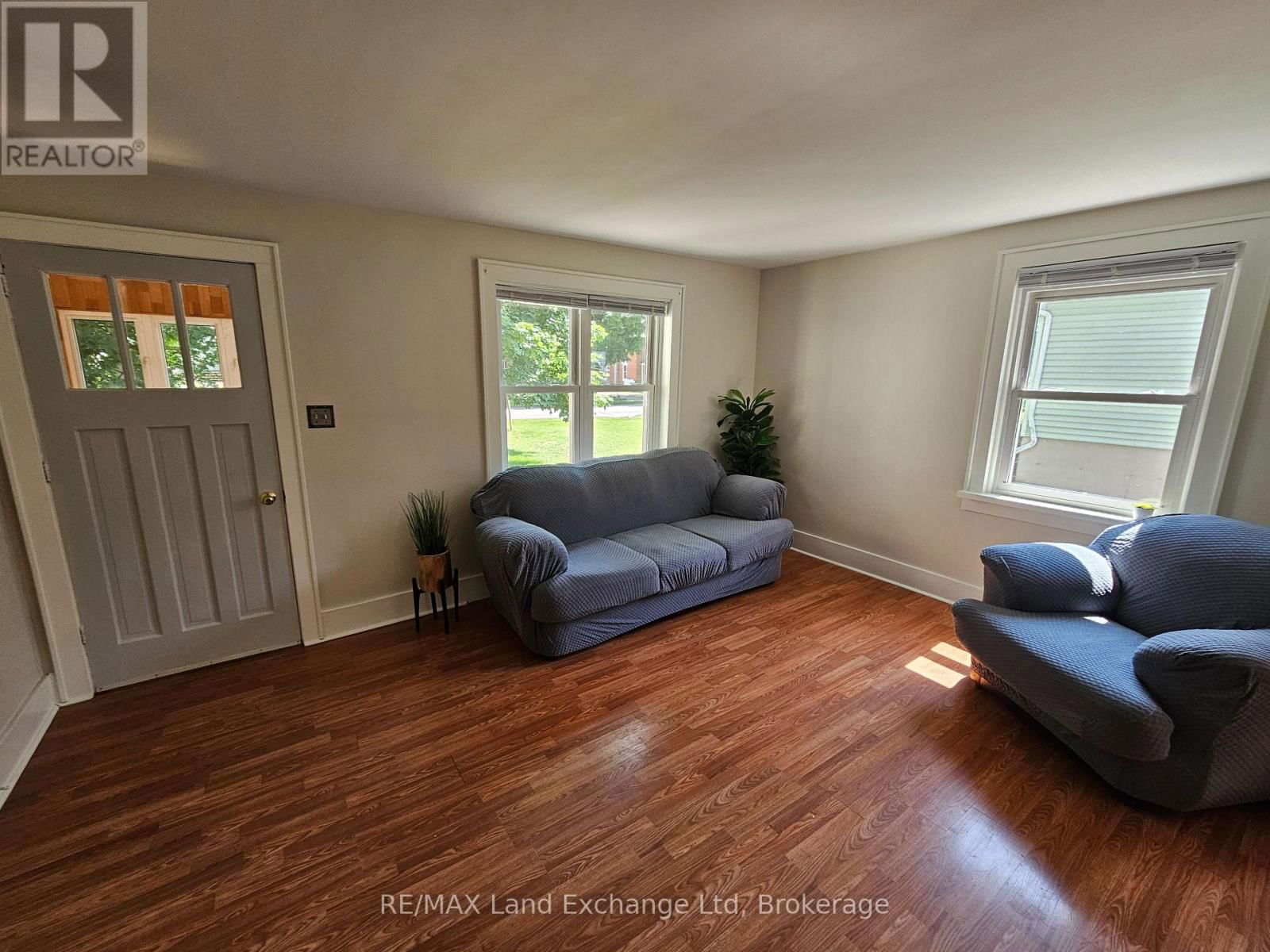 1061 HOWICK STREET Image 18