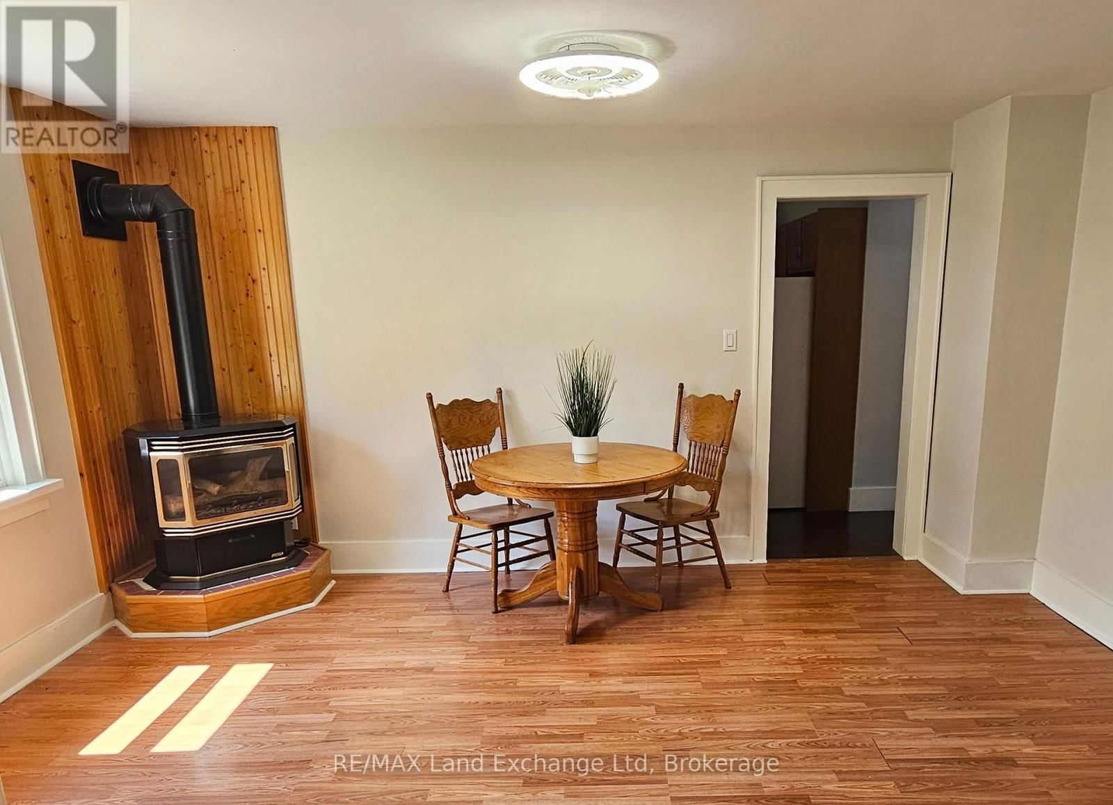 1061 HOWICK STREET Image 19