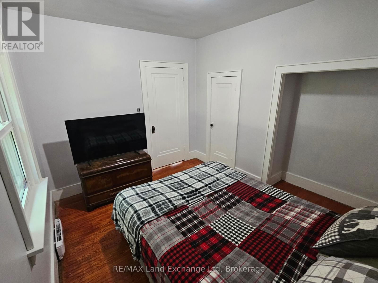 1061 HOWICK STREET Image 22