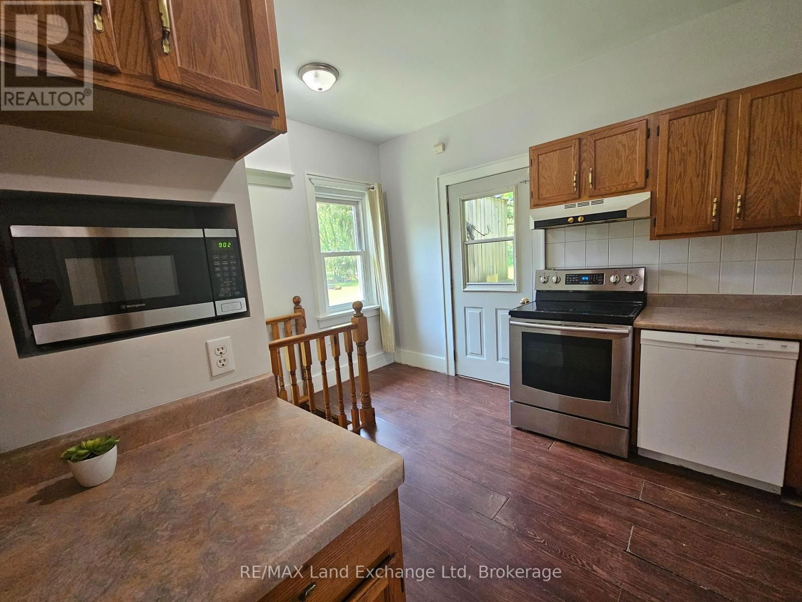 1061 HOWICK STREET Image 23