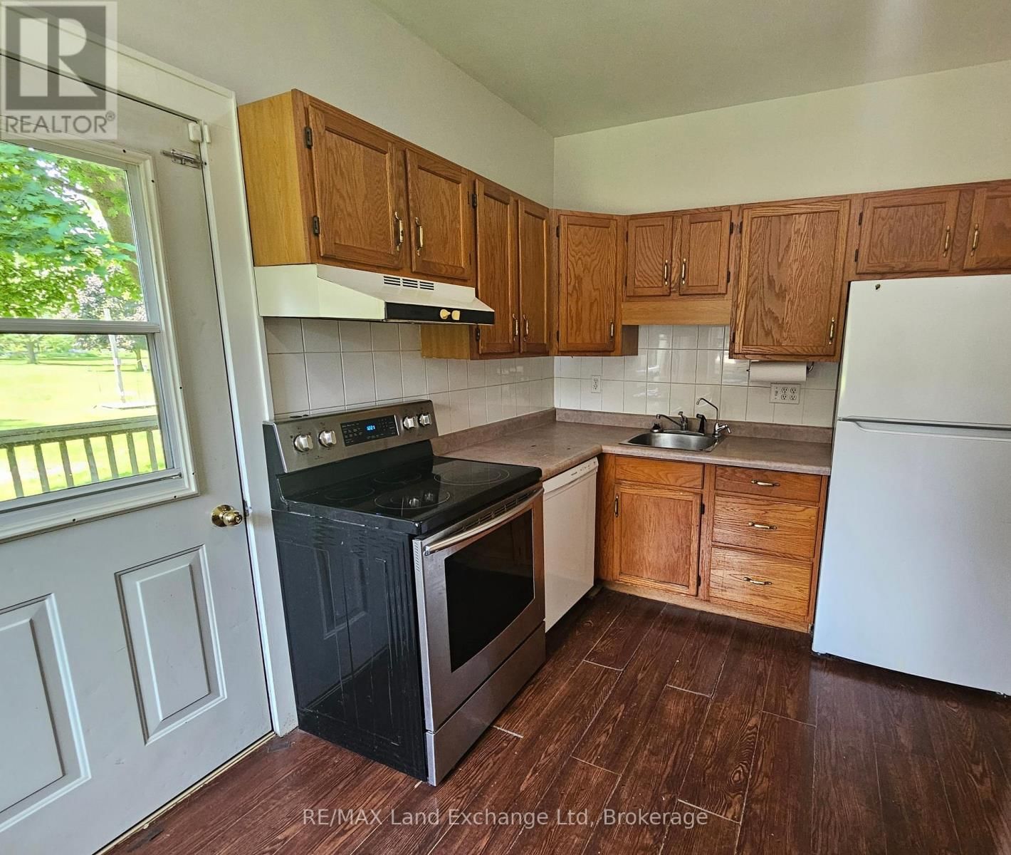 1061 HOWICK STREET Image 24