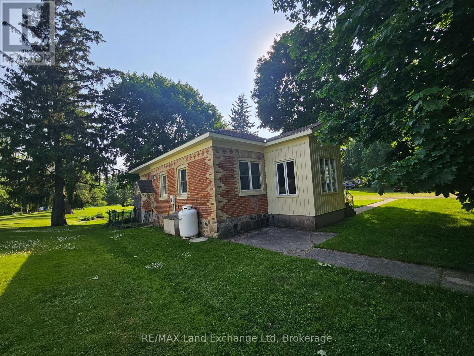 1061 HOWICK STREET Image 33