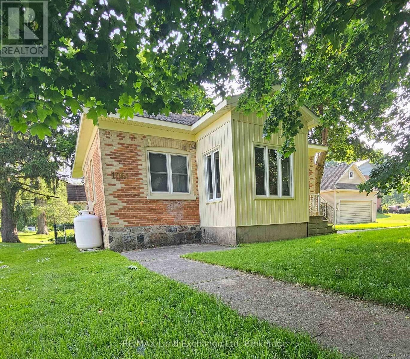 1061 HOWICK STREET Image 34