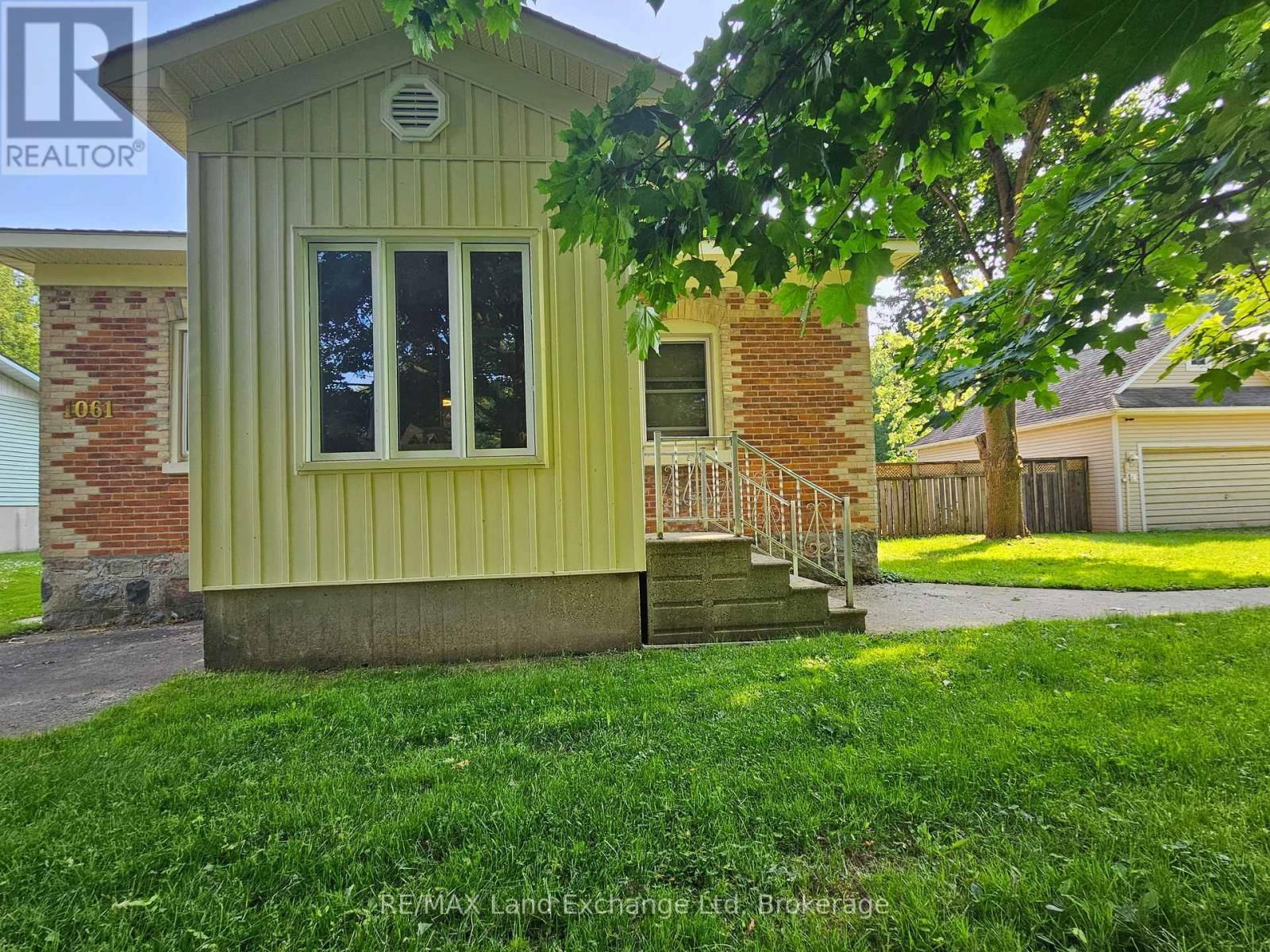 1061 HOWICK STREET Image 35