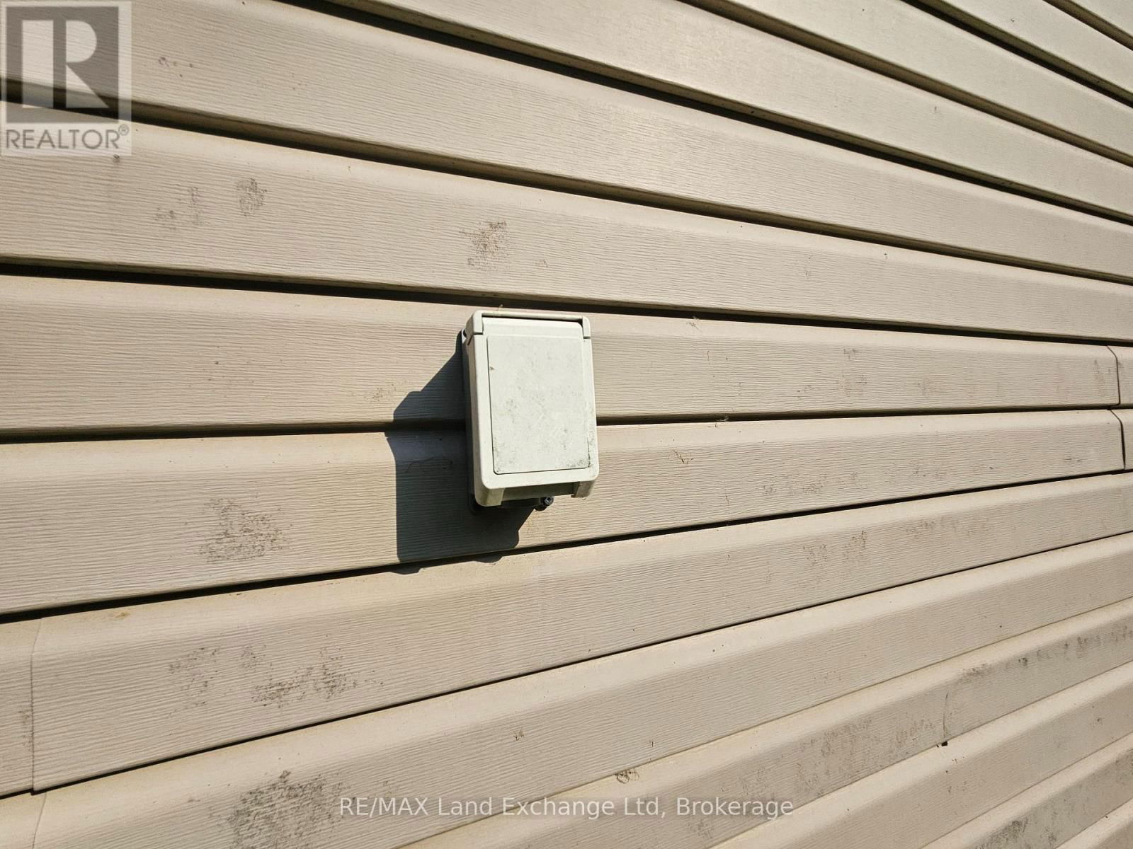 1061 HOWICK STREET Image 38