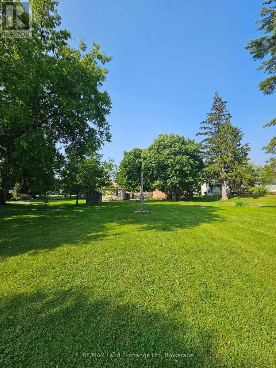 1061 HOWICK STREET Image 45
