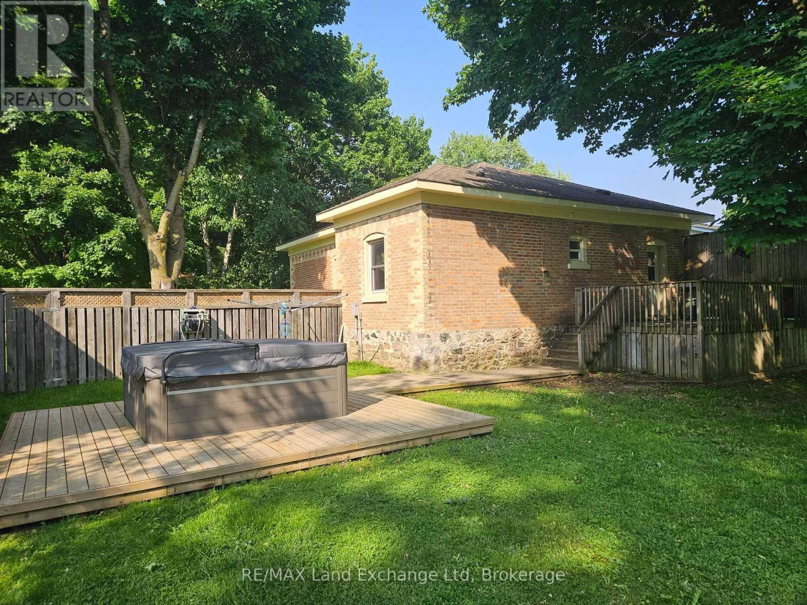 1061 HOWICK STREET Image 6