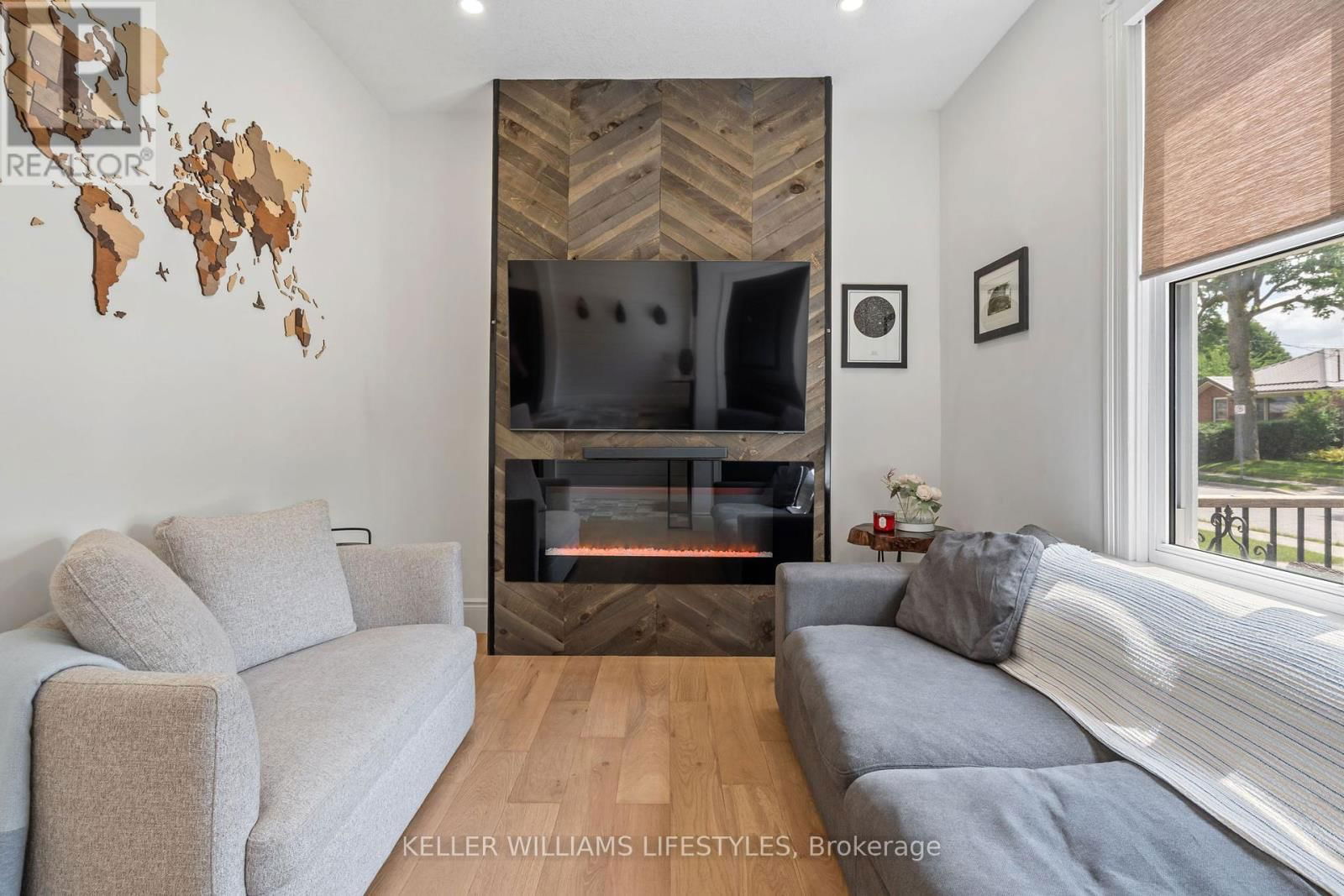18 SYCAMORE STREET Image 12
