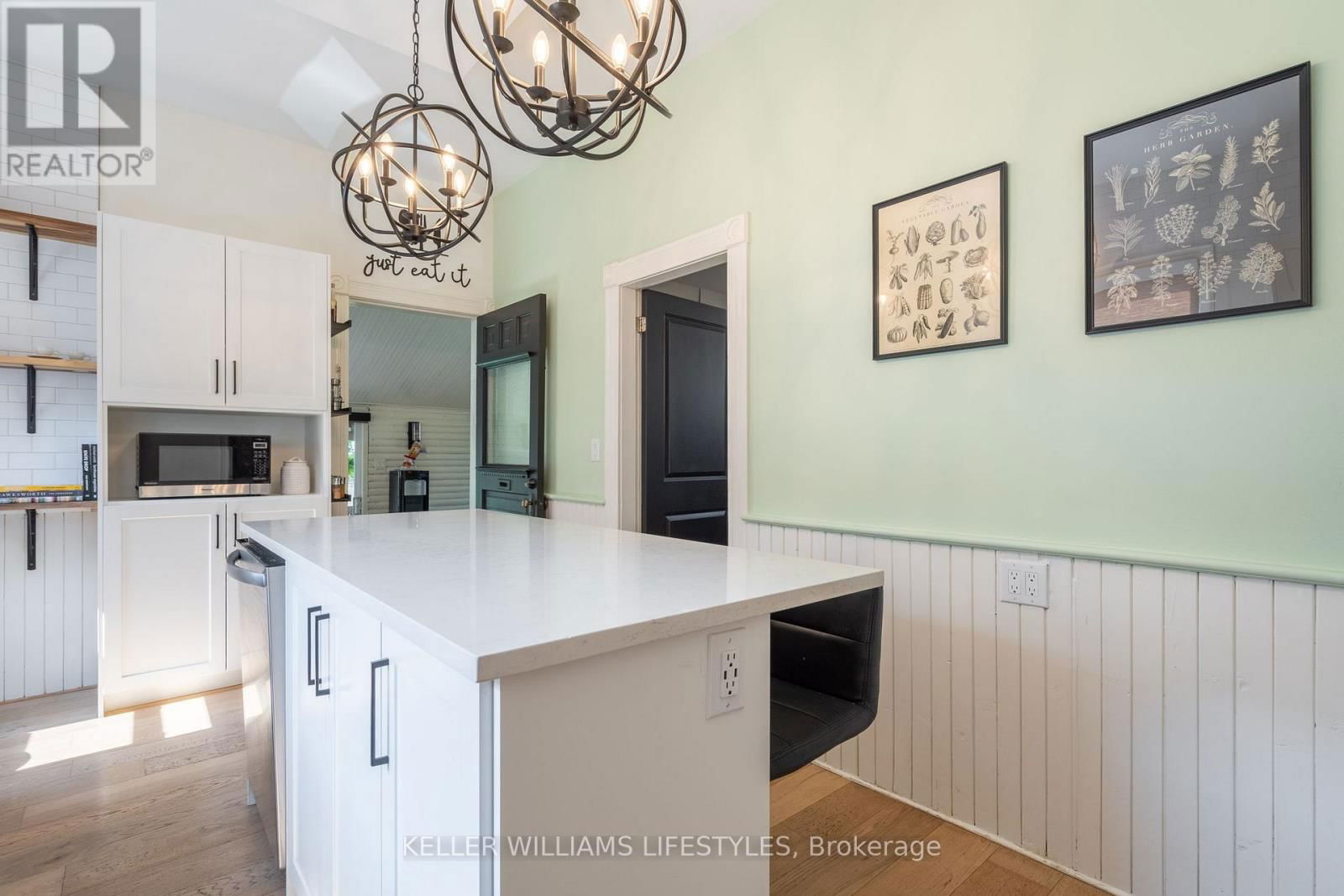 18 SYCAMORE STREET Image 18