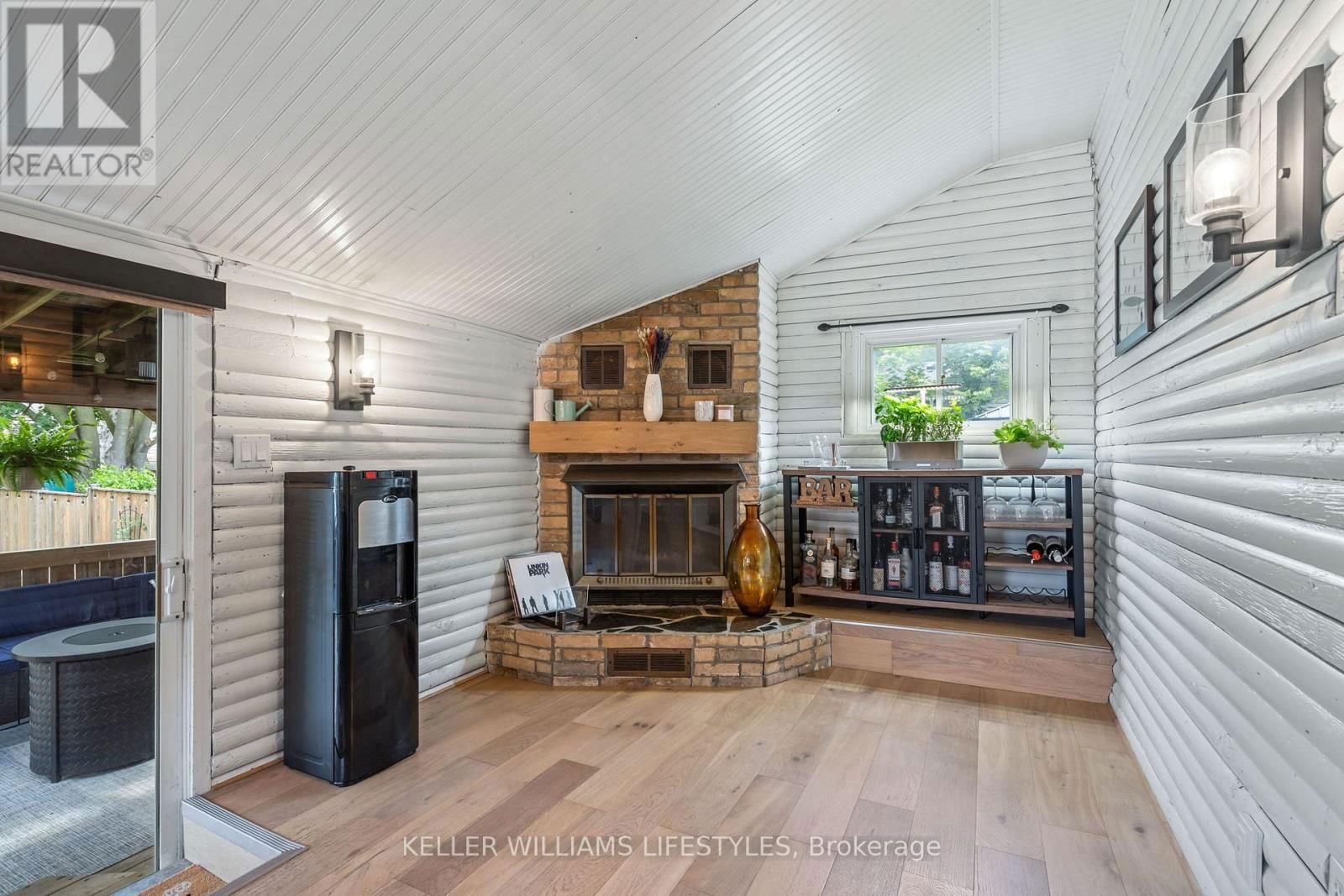 18 SYCAMORE STREET Image 22