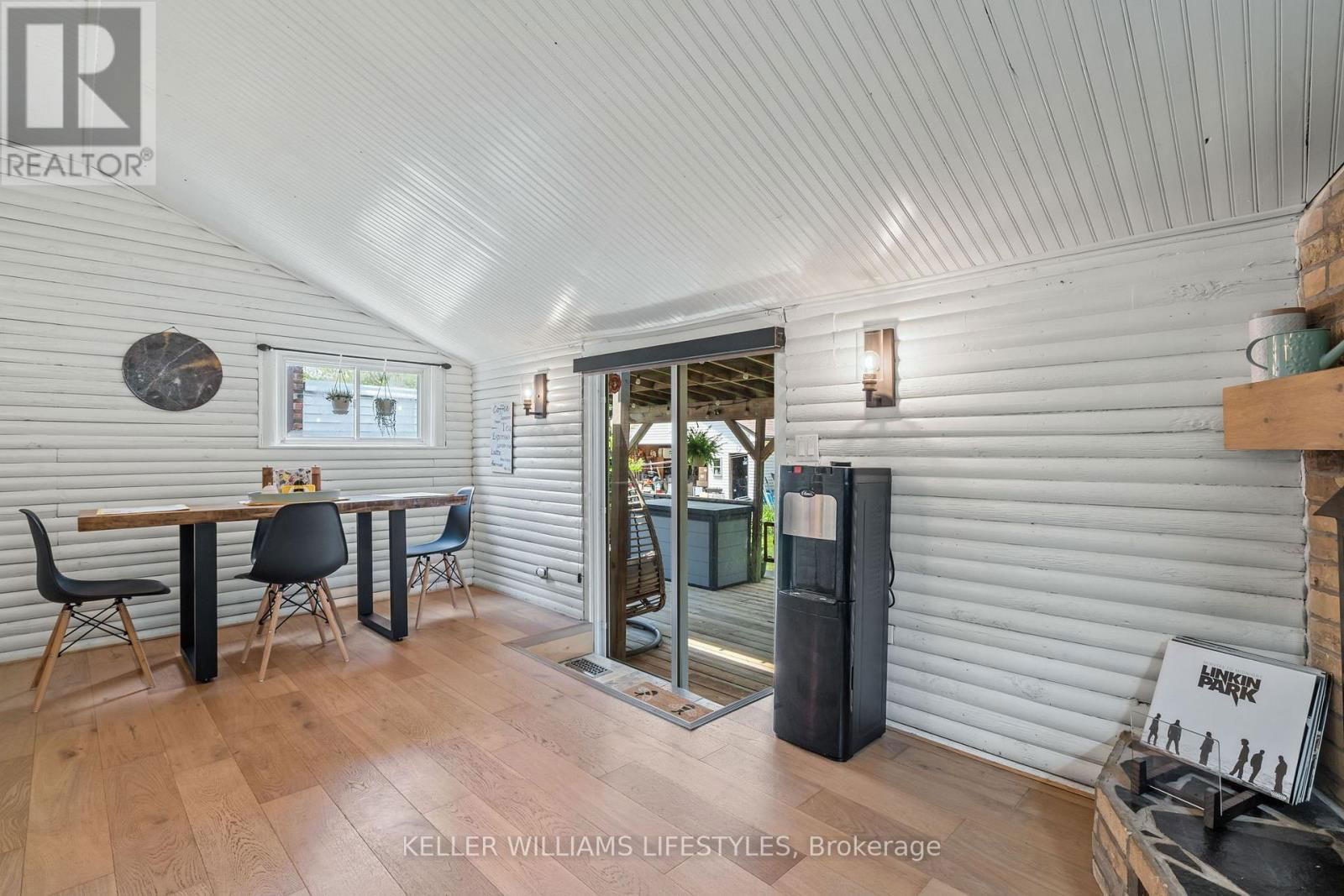 18 SYCAMORE STREET Image 25