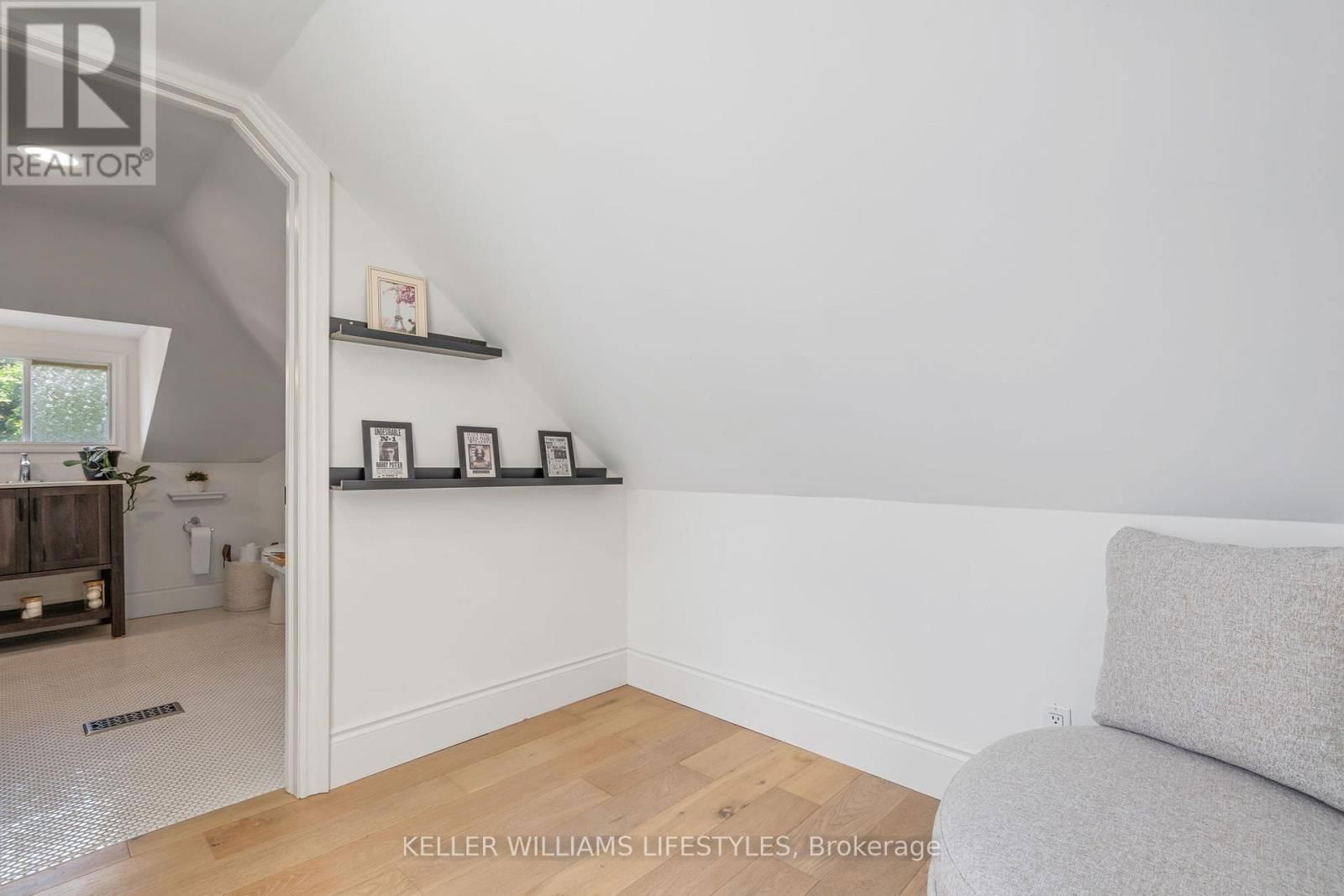 18 SYCAMORE STREET Image 37