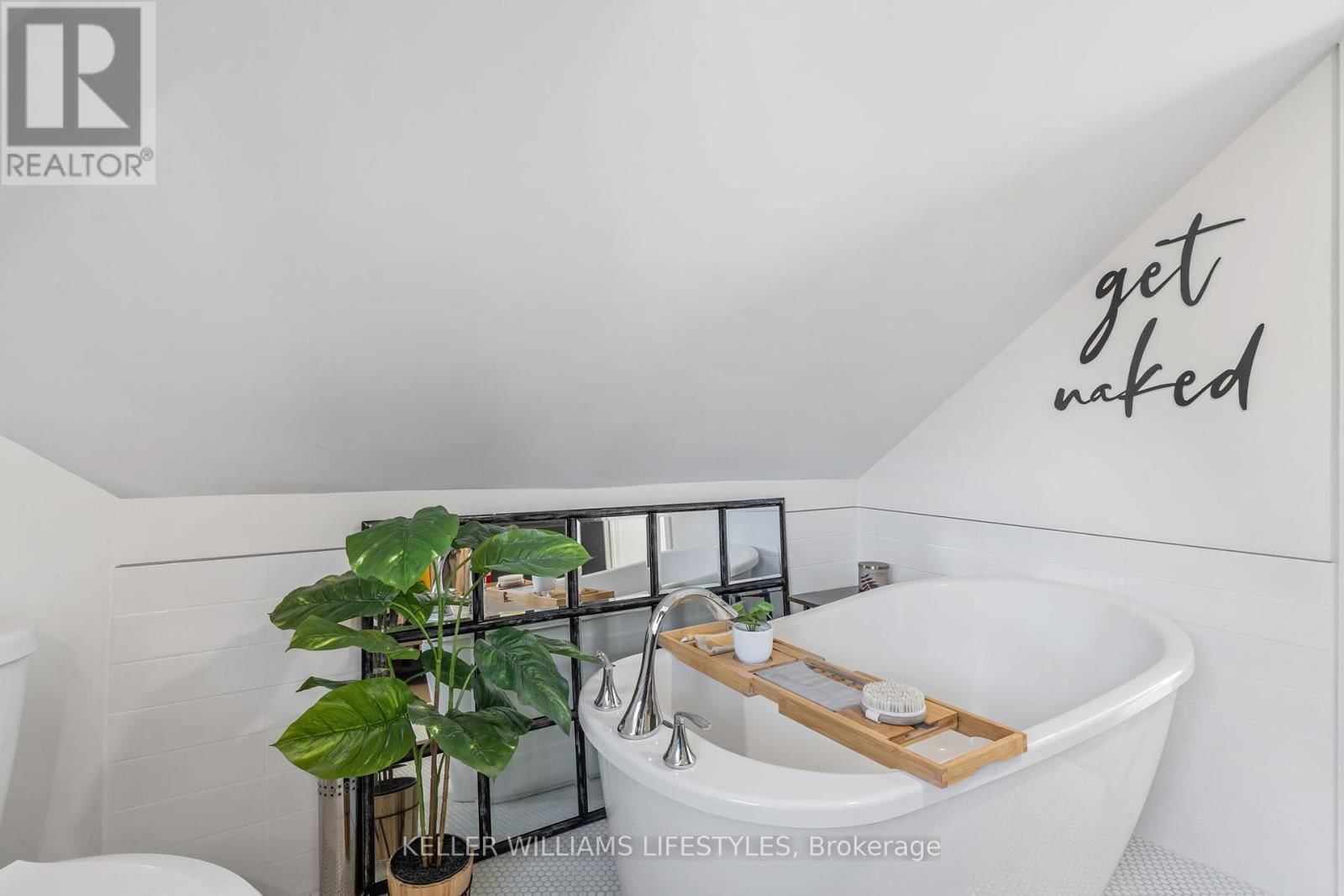 18 SYCAMORE STREET Image 40