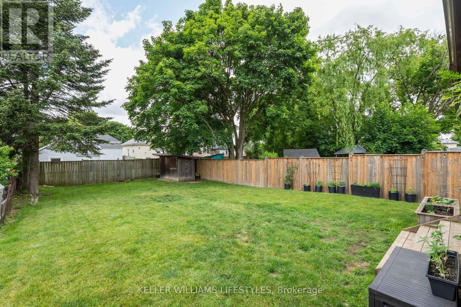 18 SYCAMORE STREET Image 41
