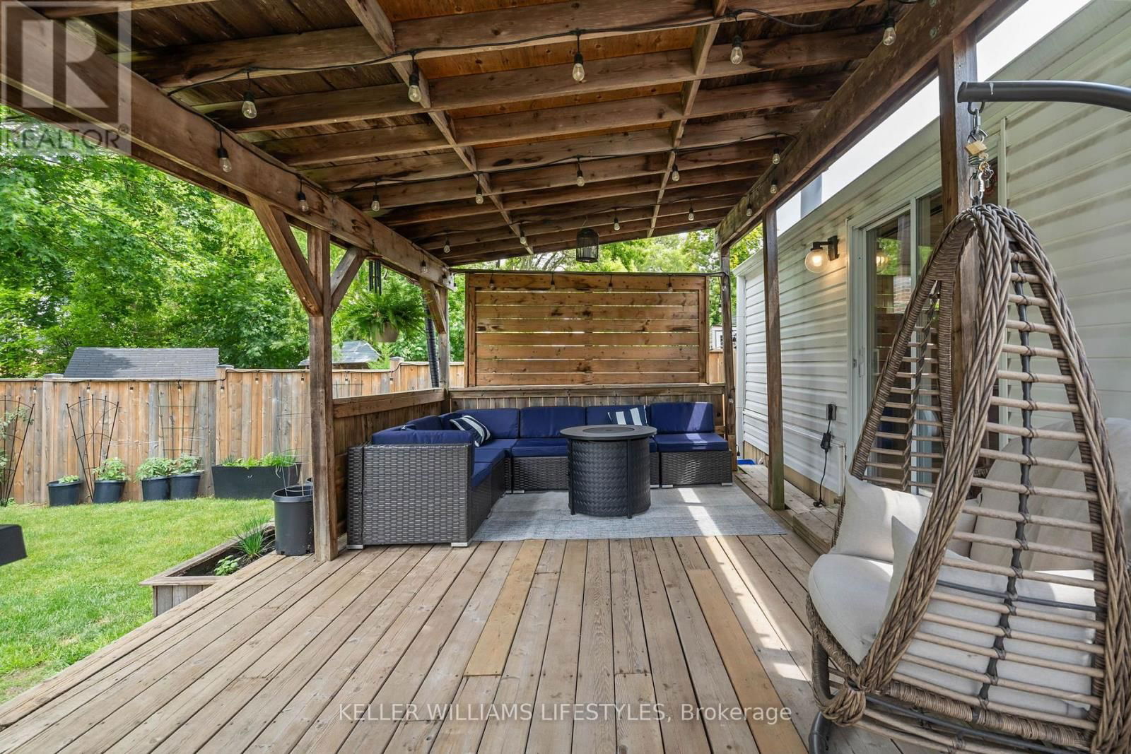 18 SYCAMORE STREET Image 45