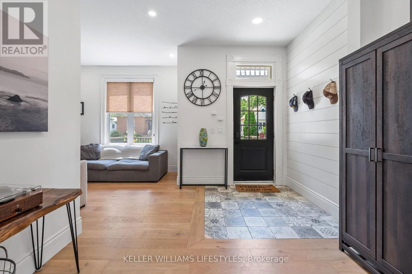 18 SYCAMORE STREET Image 6