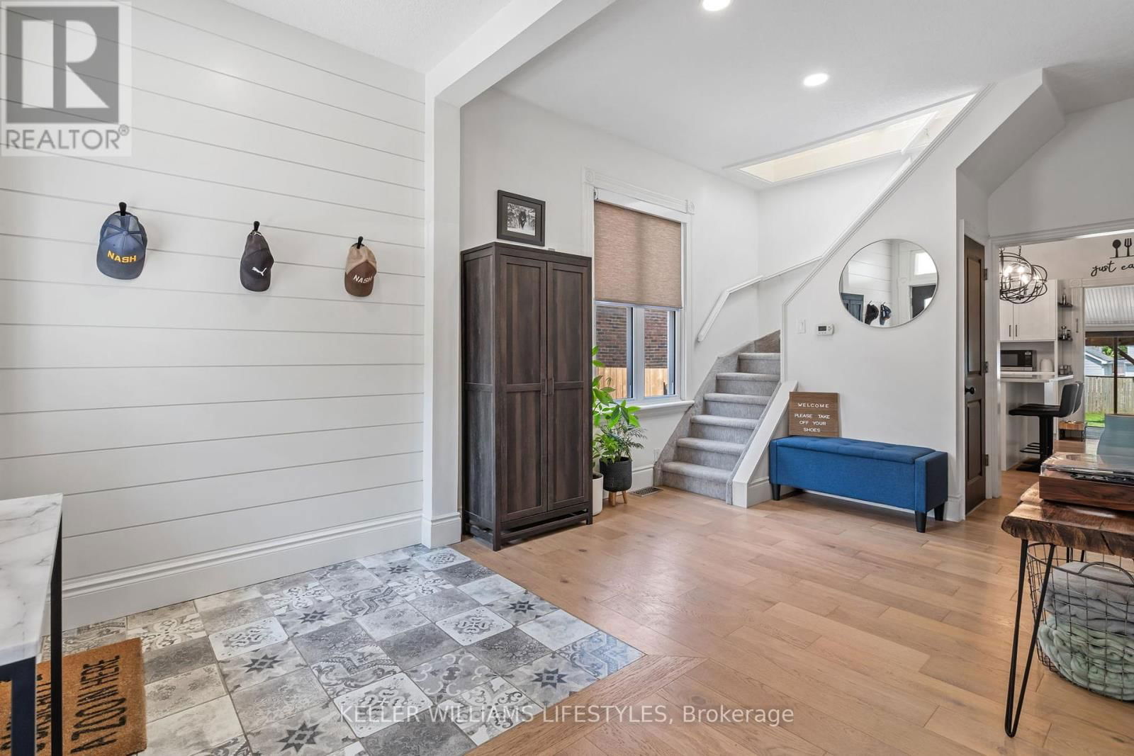 18 SYCAMORE STREET Image 9
