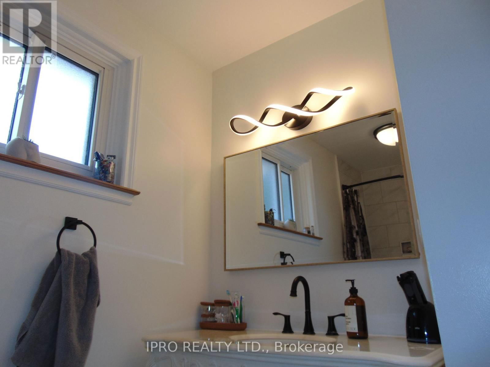 64 HAHN AVENUE Image 19