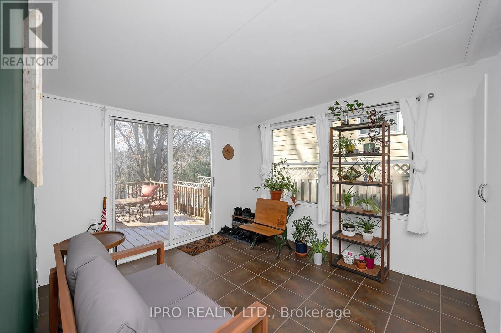 64 HAHN AVENUE Image 22