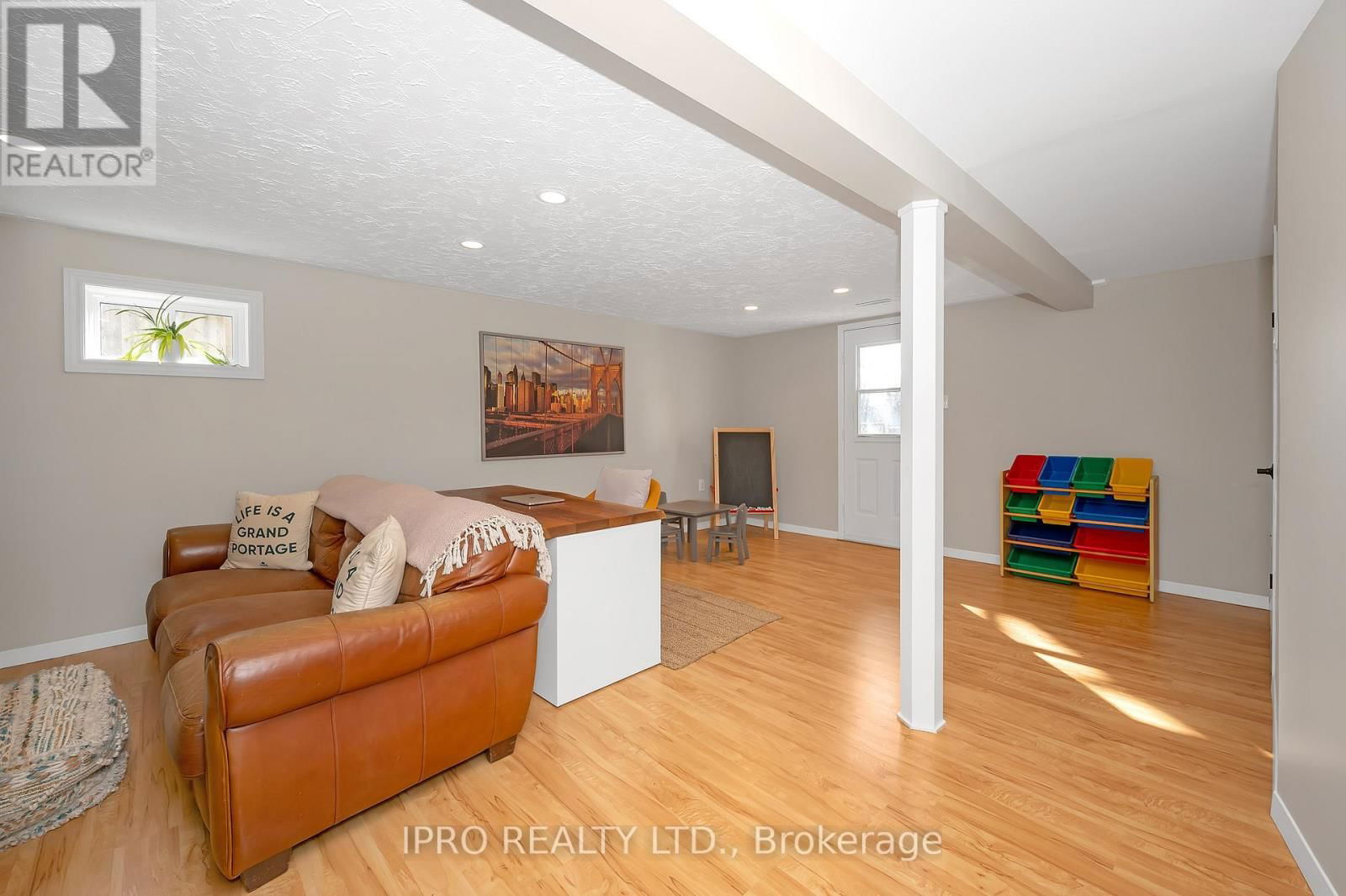 64 HAHN AVENUE Image 24