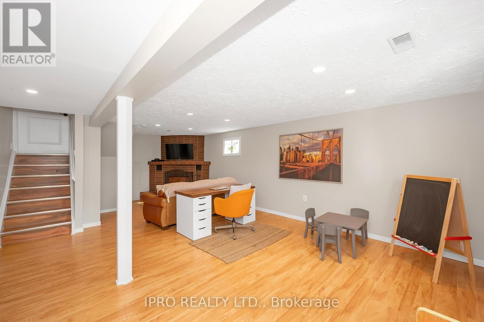 64 HAHN AVENUE Image 25
