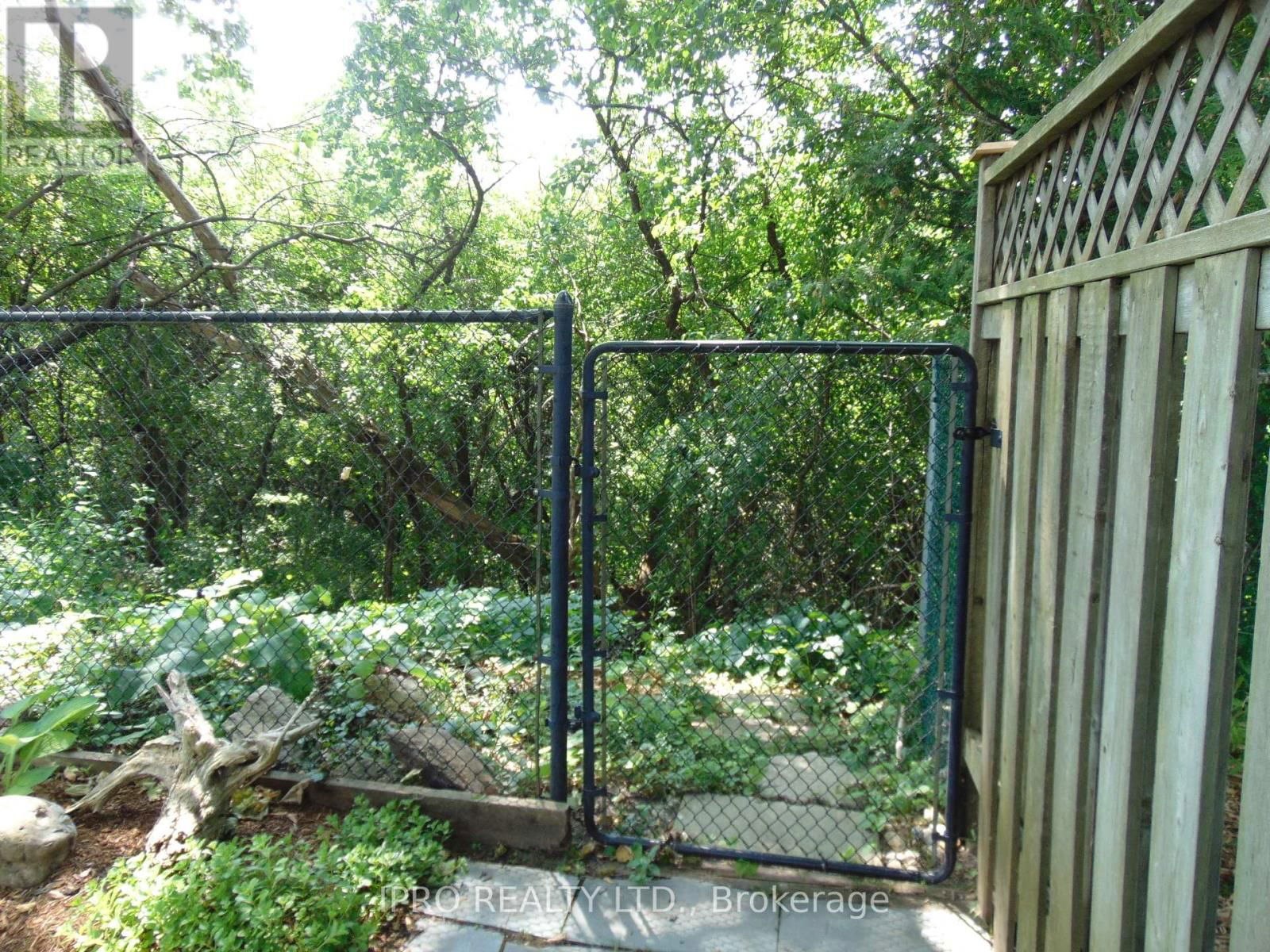 64 HAHN AVENUE Image 31
