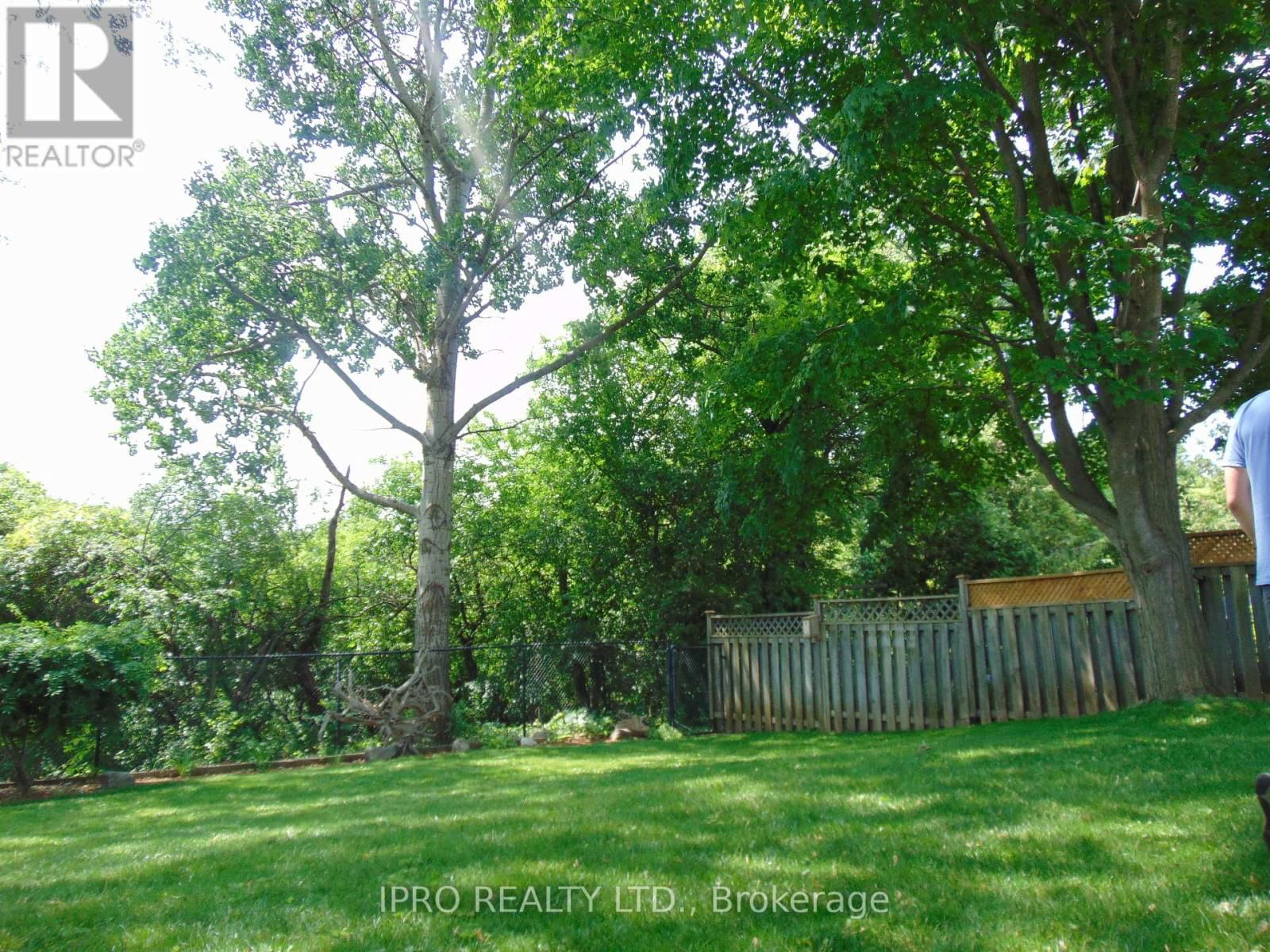 64 HAHN AVENUE Image 36