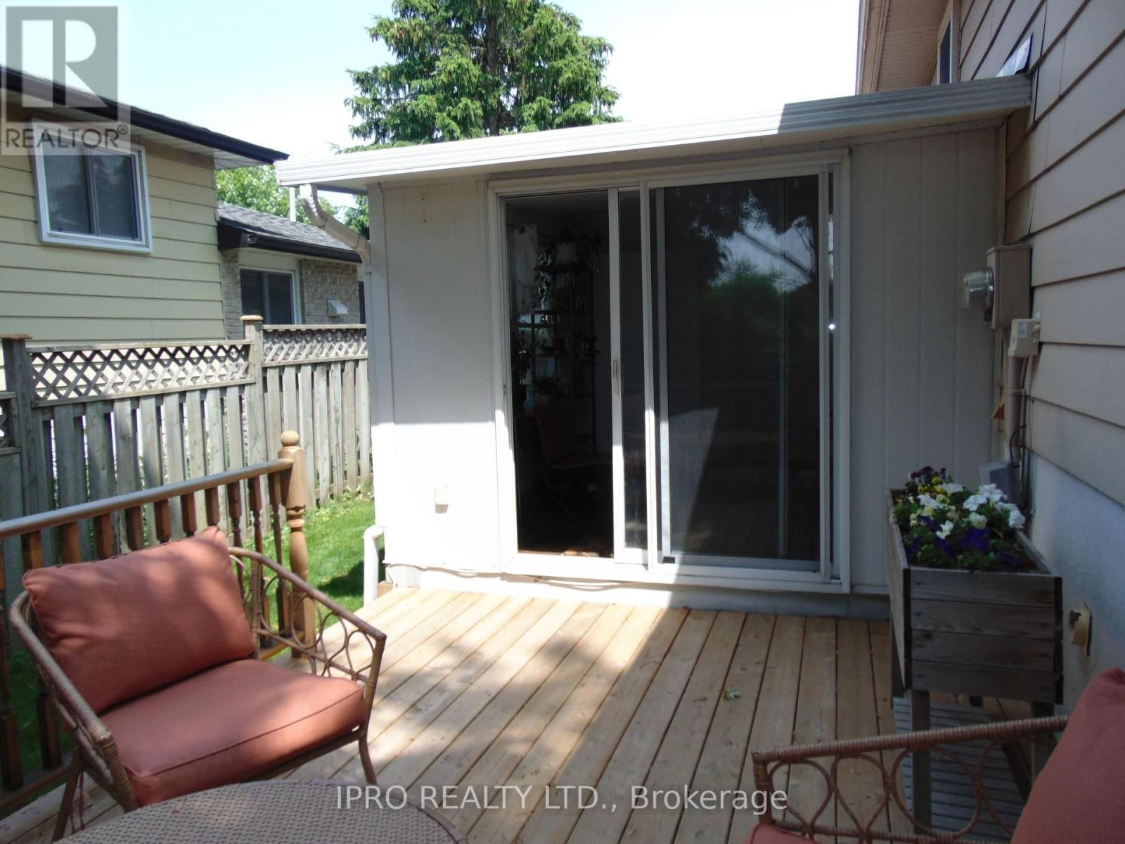 64 HAHN AVENUE Image 38