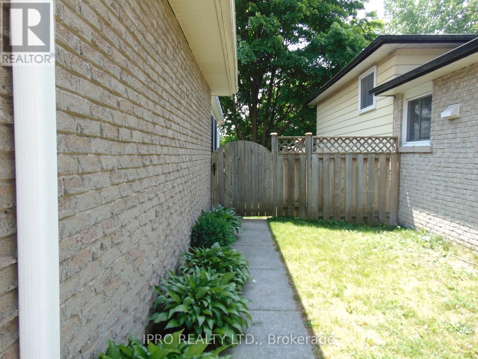 64 HAHN AVENUE Image 41