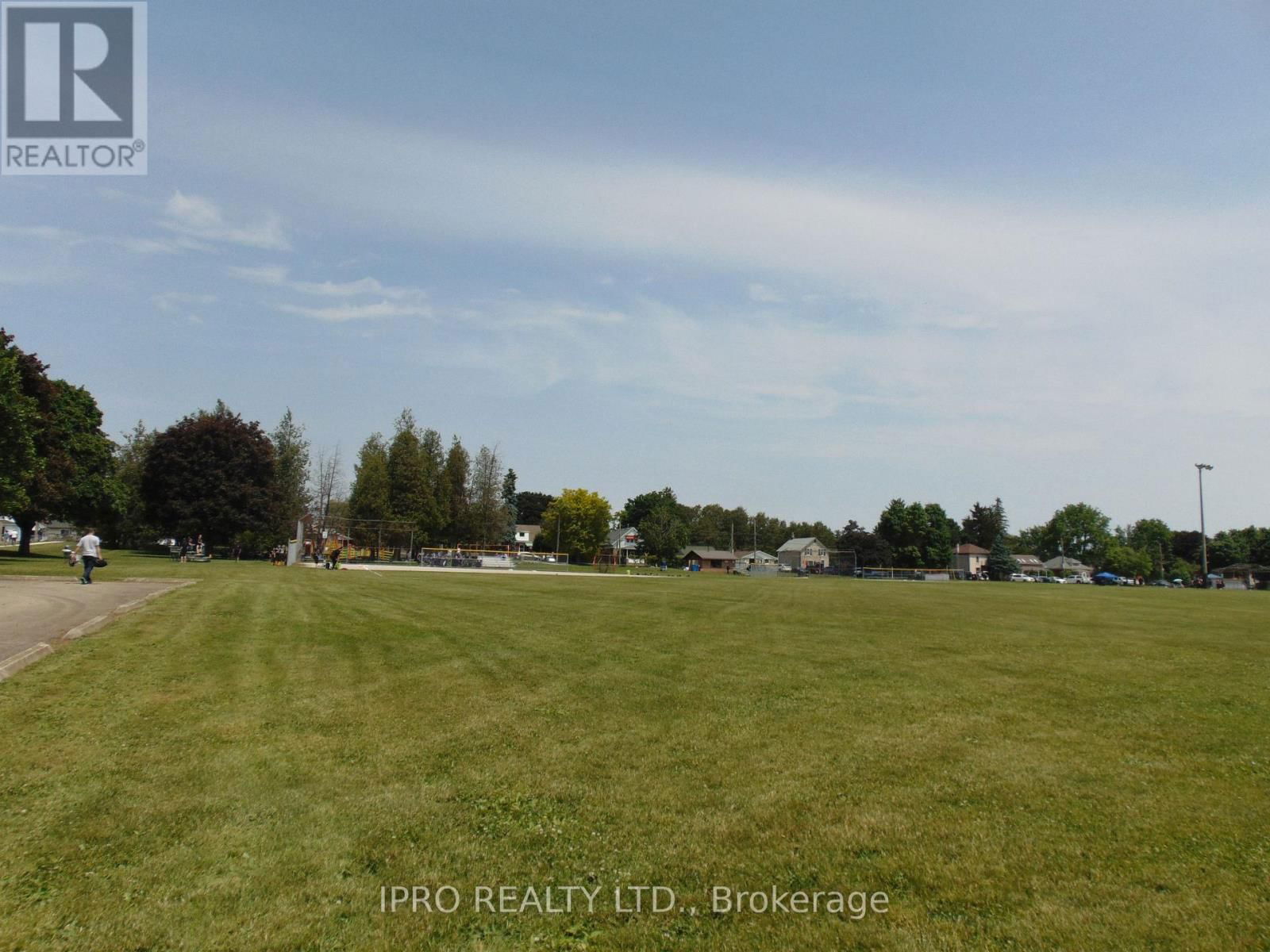 64 HAHN AVENUE Image 43