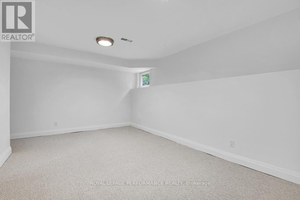 11 STURBRIDGE PRIVATE Image 23