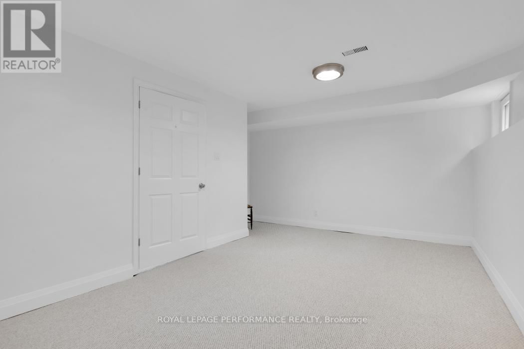 11 STURBRIDGE PRIVATE Image 24