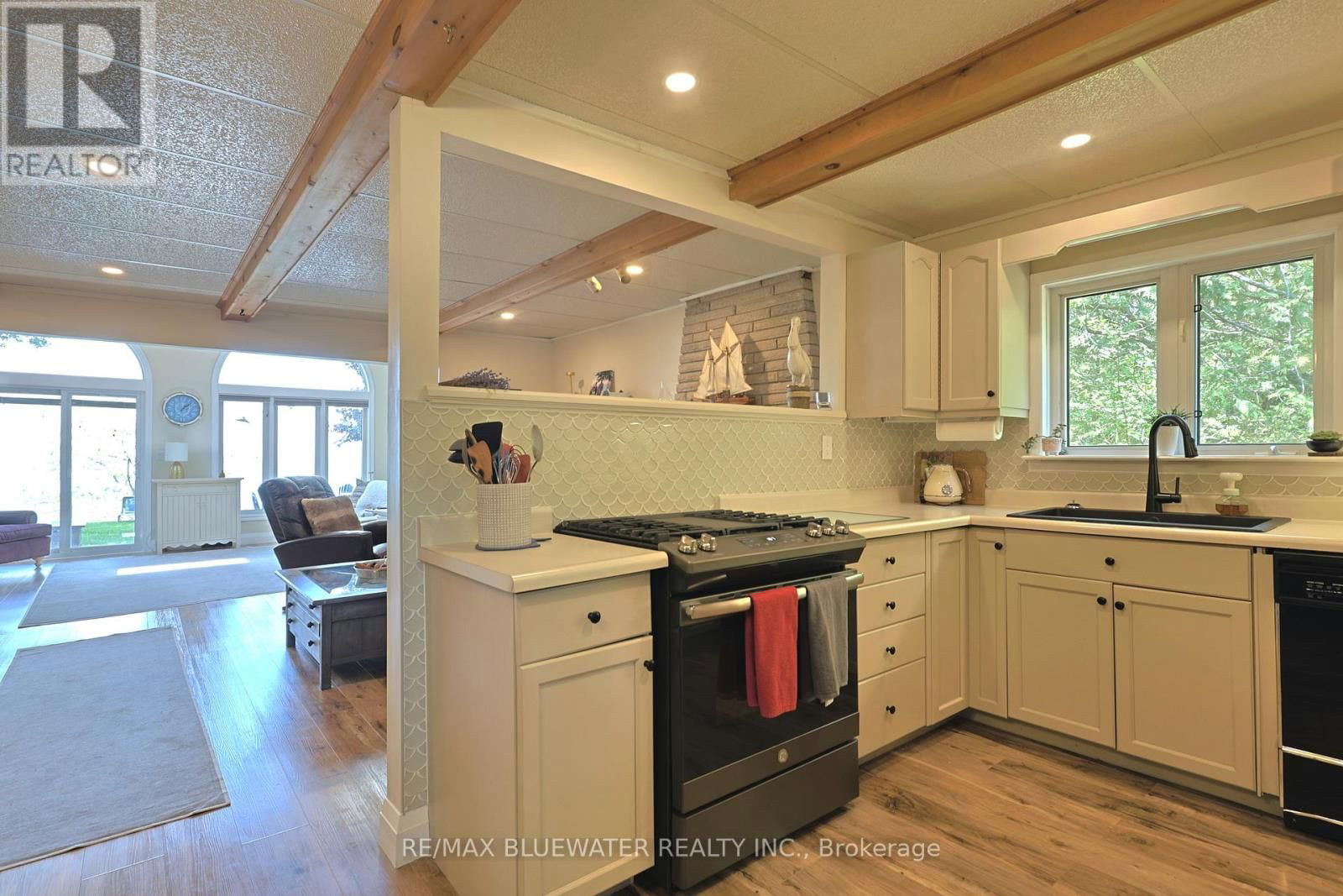 72209 LAKESHORE DRIVE Image 17
