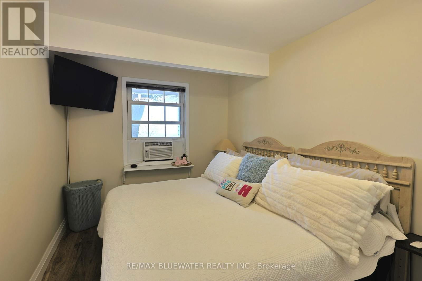 72209 LAKESHORE DRIVE Image 24