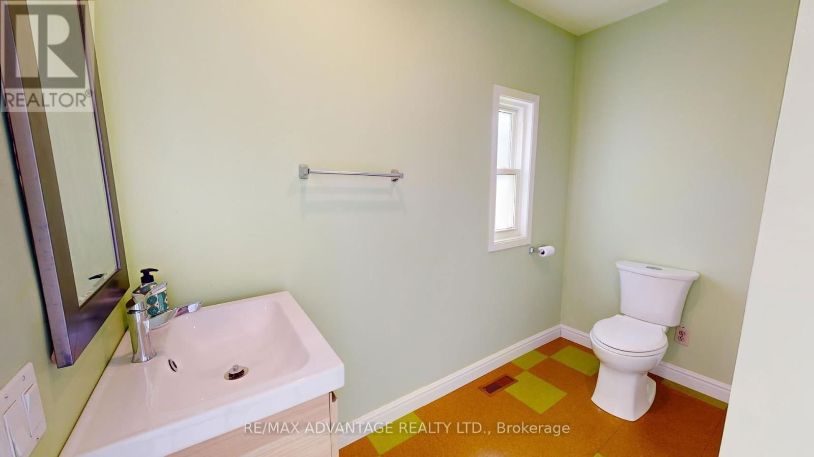 301 HORTON STREET EAST Image 15