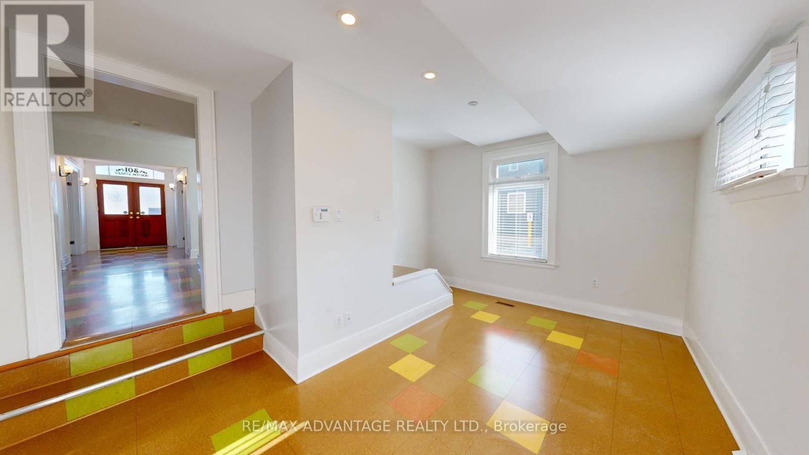 301 HORTON STREET EAST Image 17