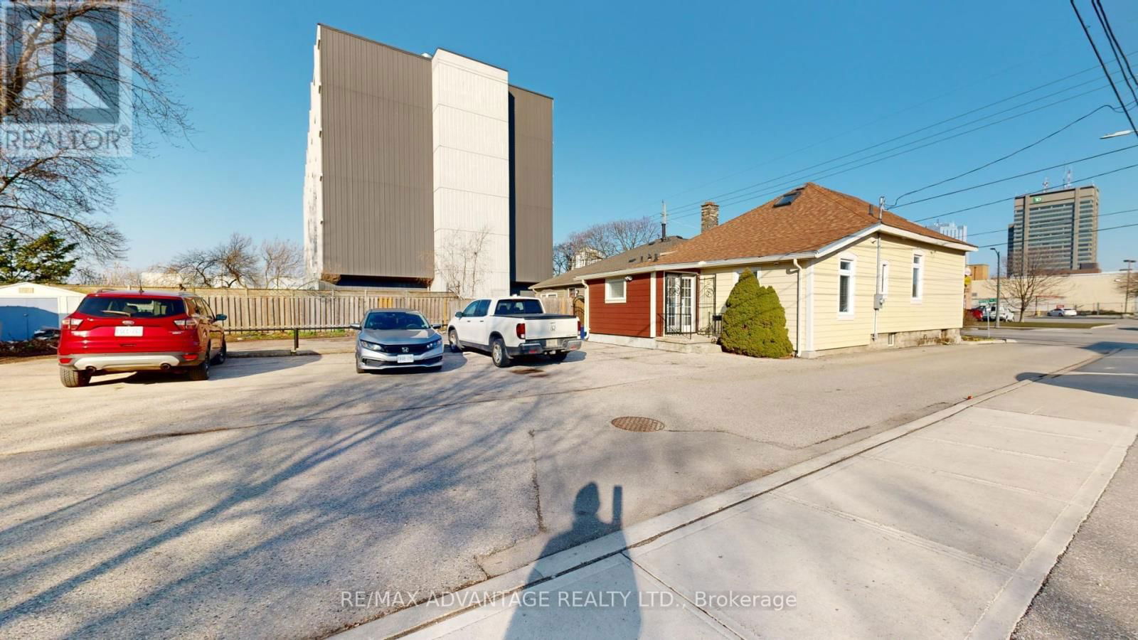 301 HORTON STREET EAST Image 21